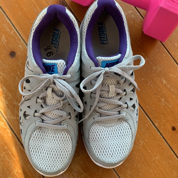 NWOT, Nike Fit Sole gray/purple trim running shoes. - Picture 3 of 6